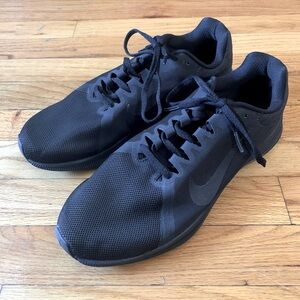 Women’s Black Nike Sneakers Size 11